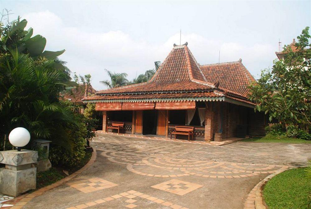 Hotel Melva Balemong à Semarang Extérieur photo