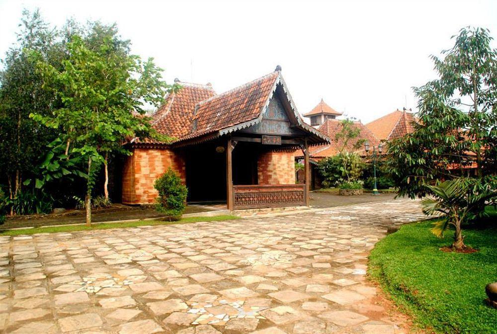Hotel Melva Balemong à Semarang Extérieur photo