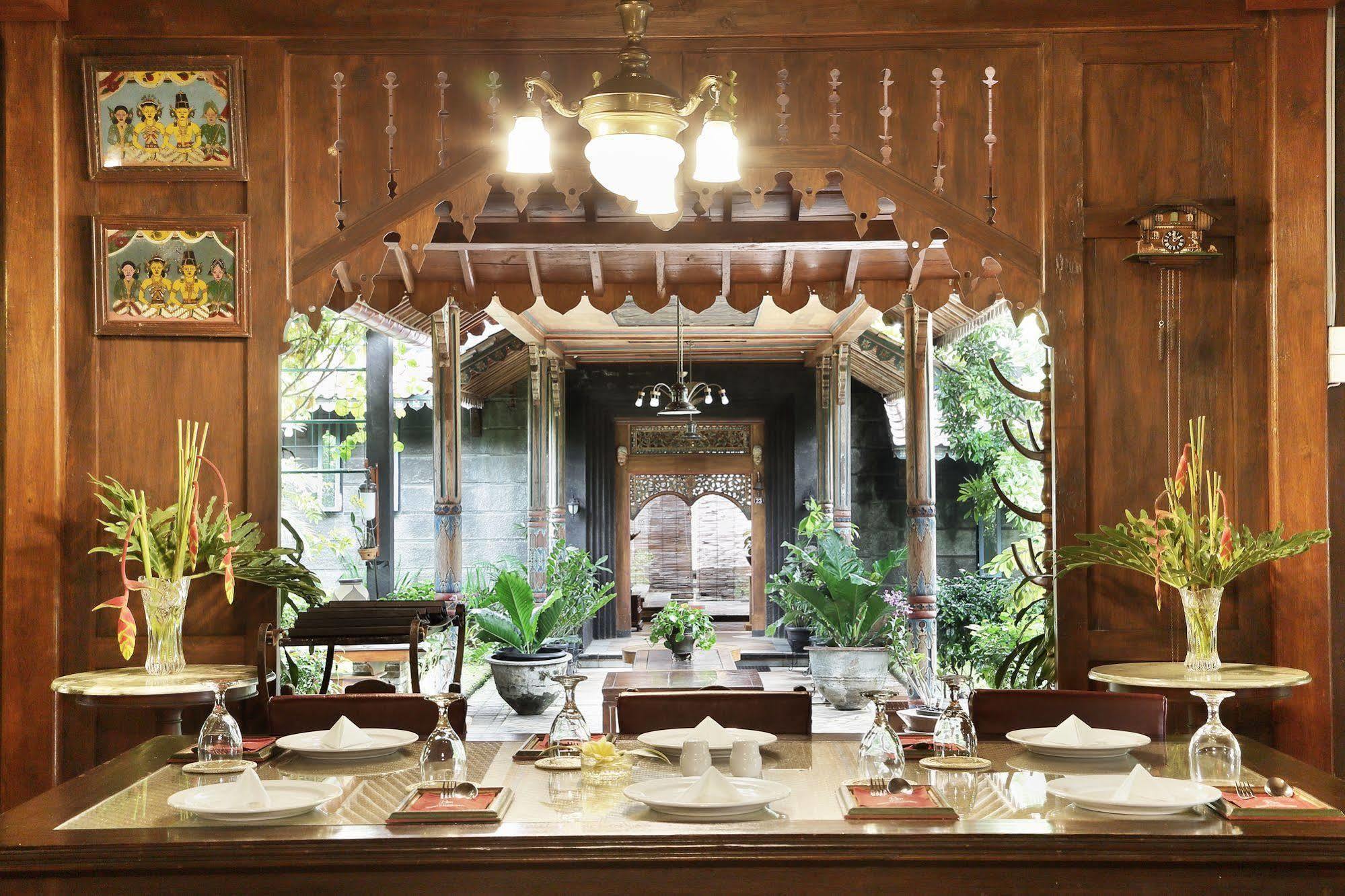 Hotel Melva Balemong à Semarang Extérieur photo