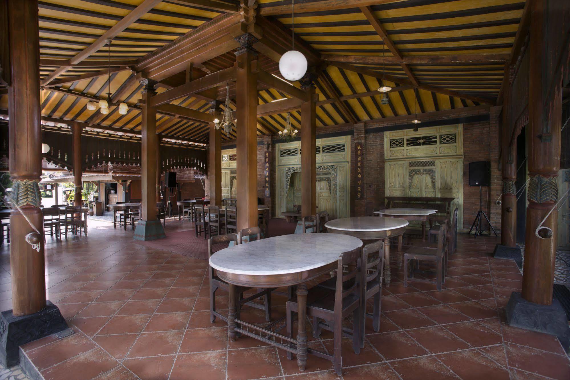 Hotel Melva Balemong à Semarang Extérieur photo