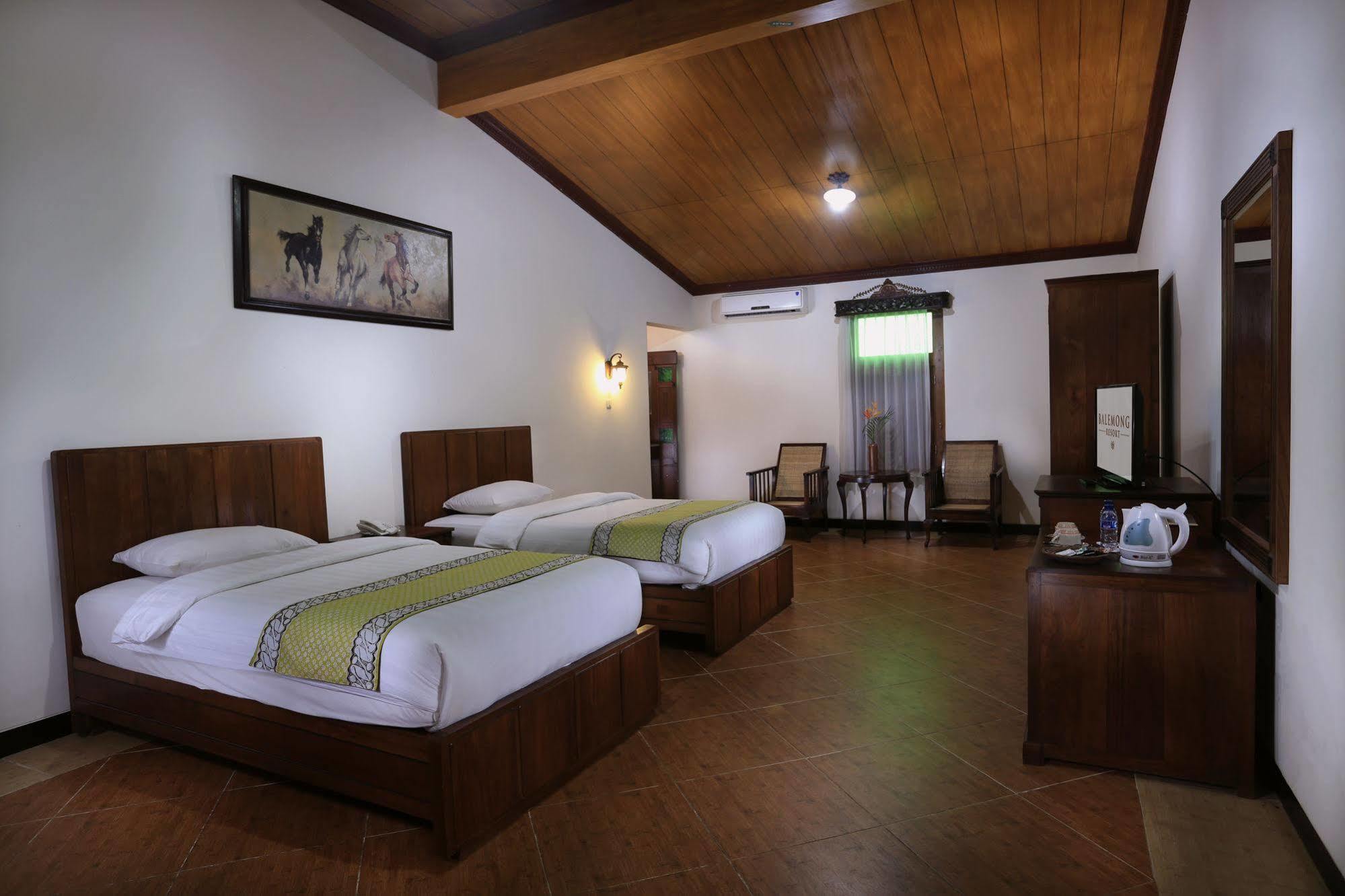 Hotel Melva Balemong à Semarang Extérieur photo