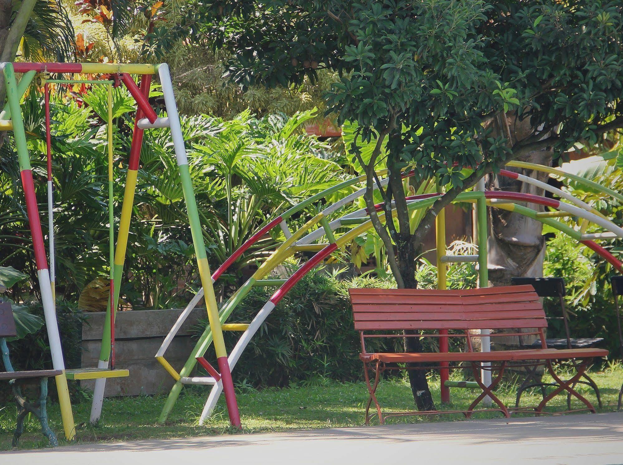 Hotel Melva Balemong à Semarang Extérieur photo