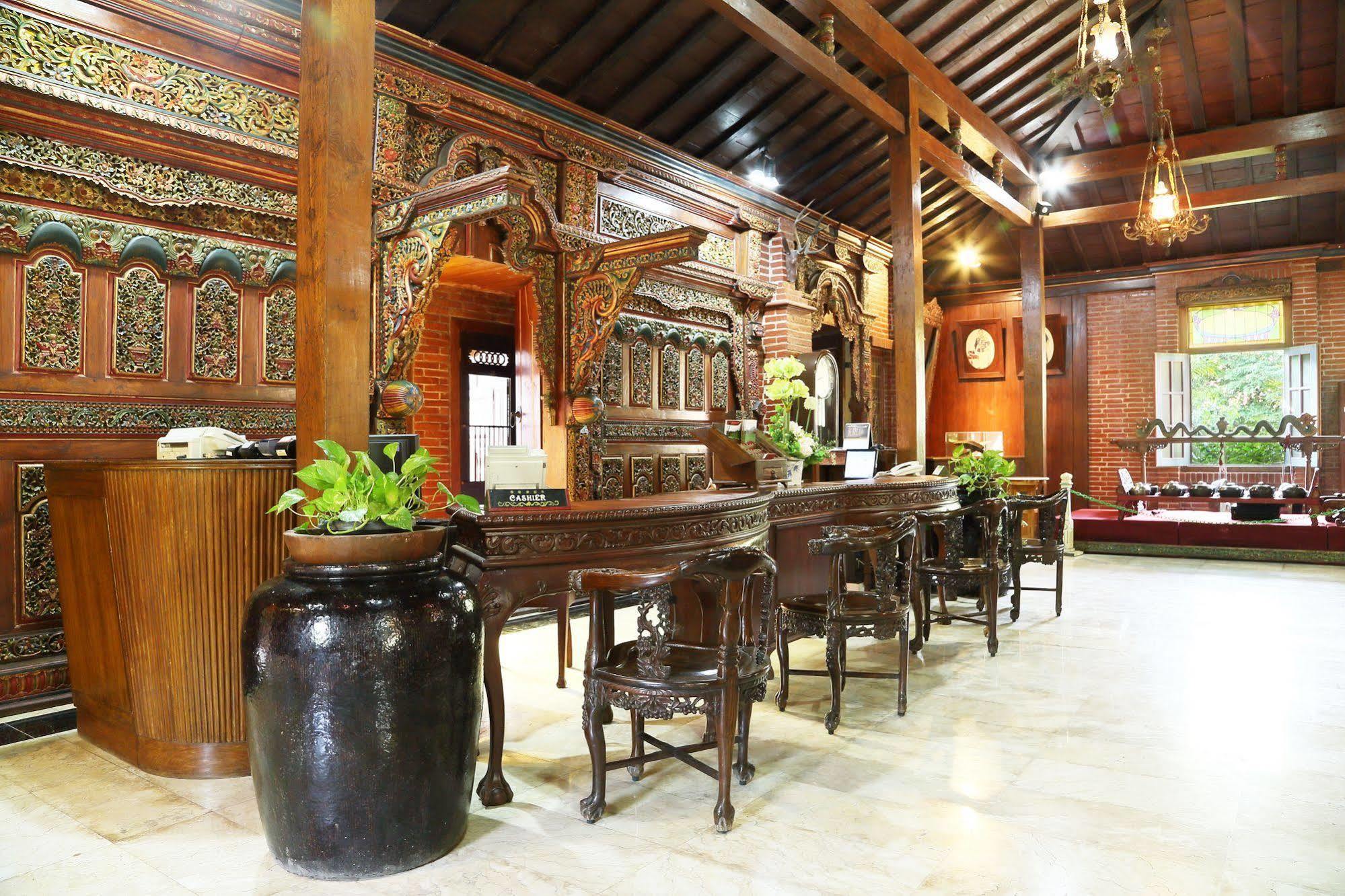 Hotel Melva Balemong à Semarang Extérieur photo