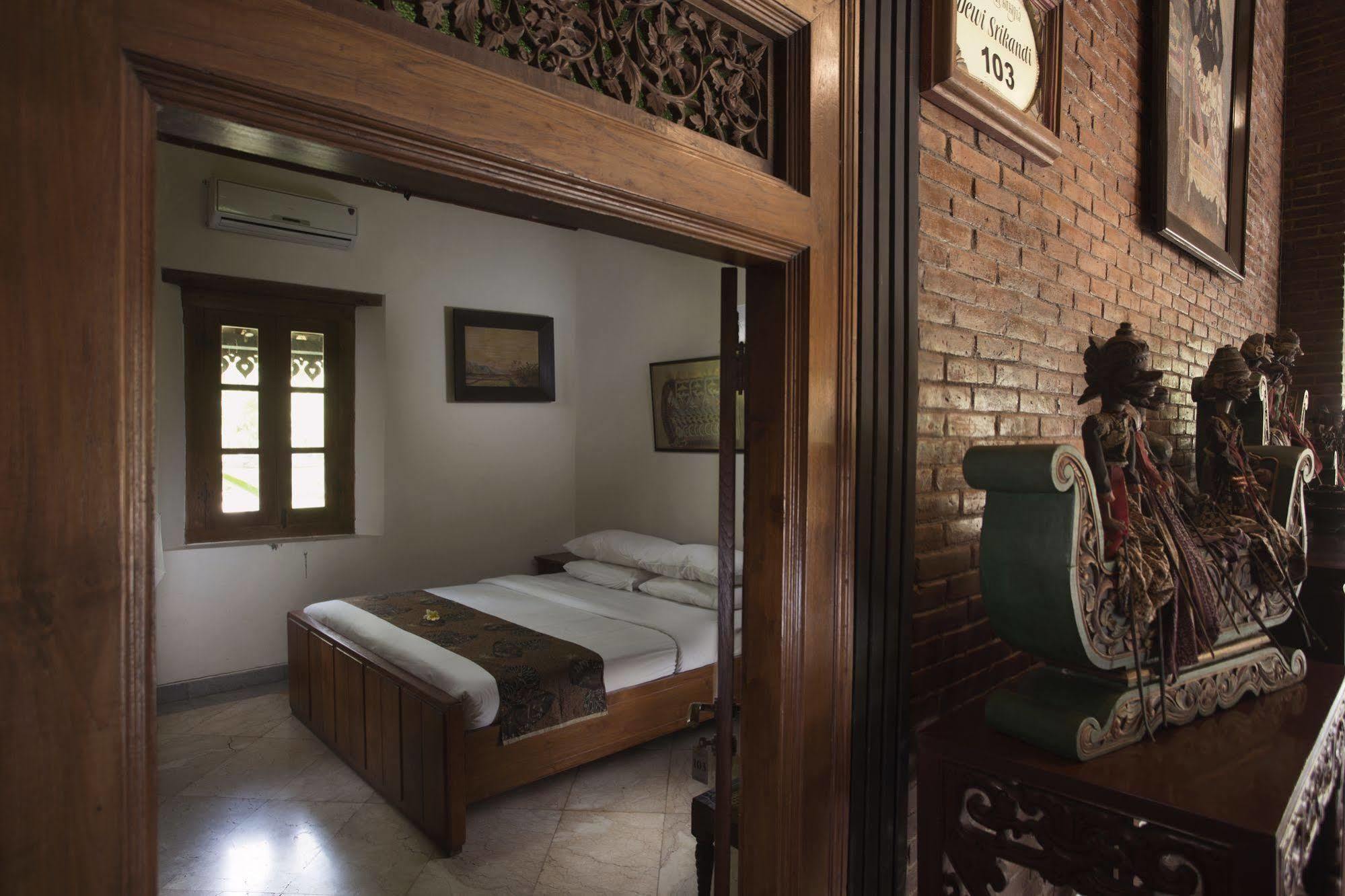 Hotel Melva Balemong à Semarang Extérieur photo