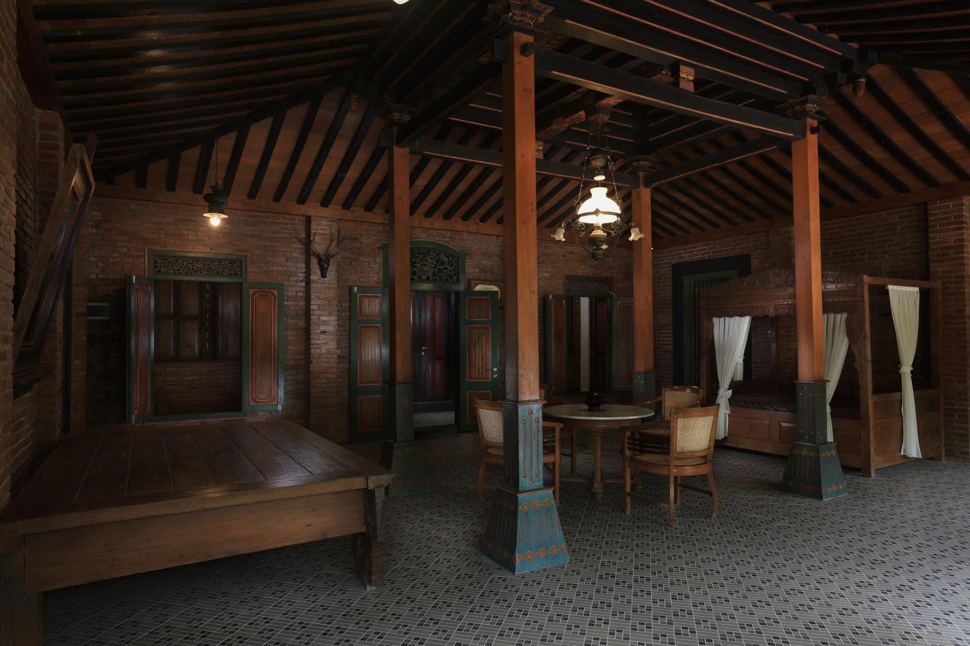 Hotel Melva Balemong à Semarang Extérieur photo
