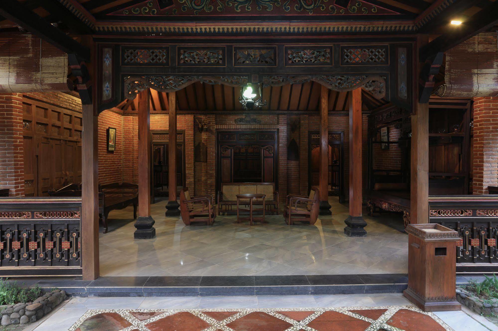 Hotel Melva Balemong à Semarang Extérieur photo