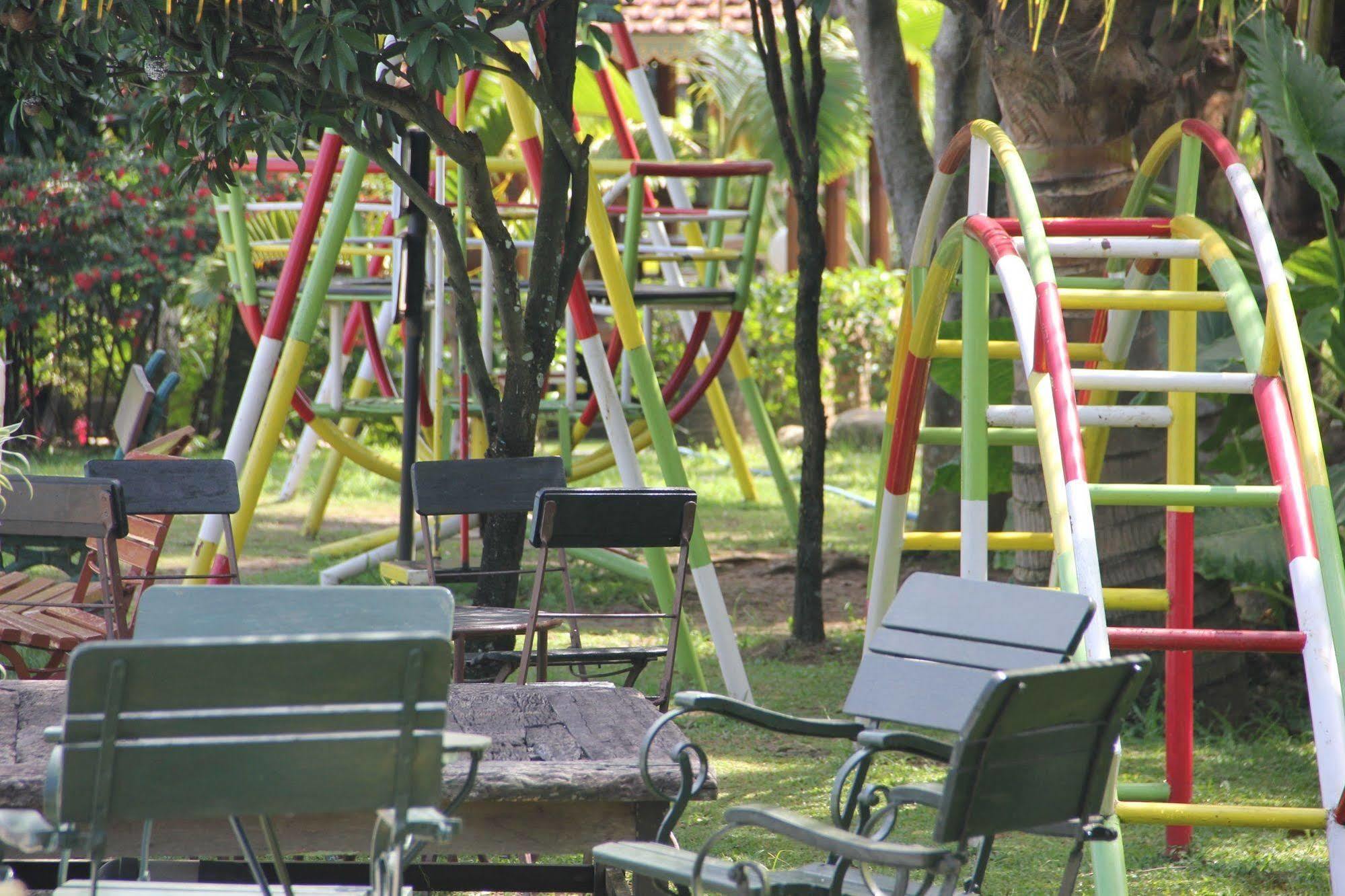 Hotel Melva Balemong à Semarang Extérieur photo